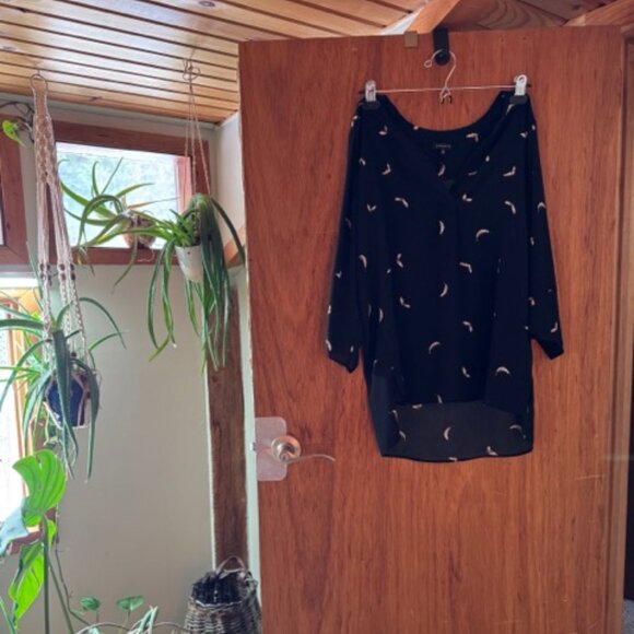 Dynamite Blouse Feathers Sweet detailing on the back - Picture 1 of 7